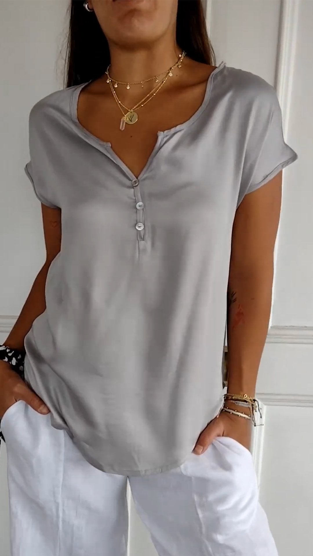 Lana - V-Neck Tee