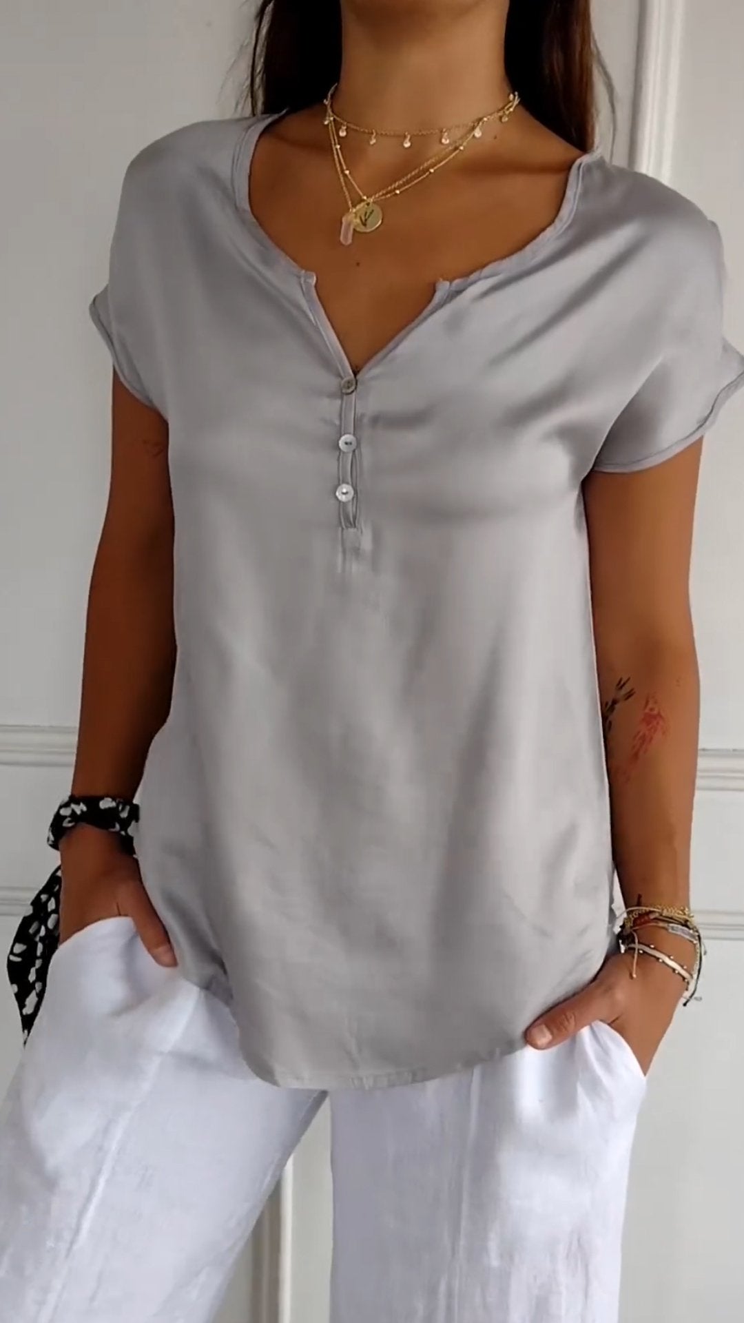 Lana - V-Neck Tee